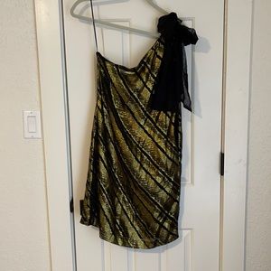 Trunk Turk one-shoulder dress
